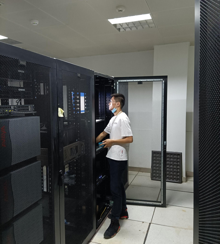 武漢泛海費(fèi)爾蒙酒店機(jī)房監(jiān)控 武漢泛海費(fèi)爾蒙酒店機(jī)房監(jiān)控